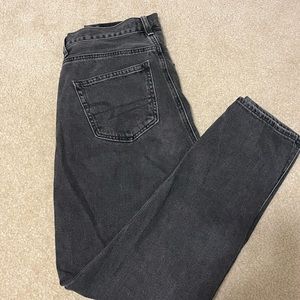 Loose warn black high waisted jeans